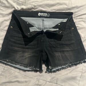 Black born primitive shorts, size L